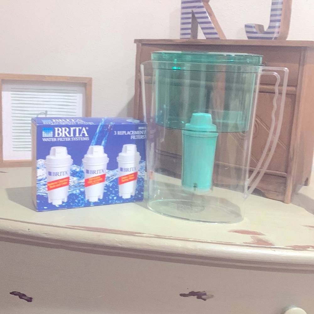 New Brita Water Filter Pitcher with 3 replacement filters